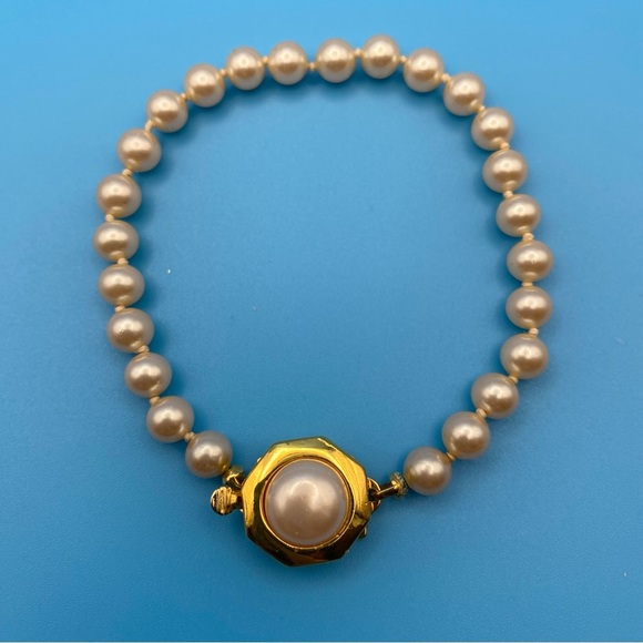 Vintage Gold Tone Faux Pearl Bracelet - Picture 1 of 5